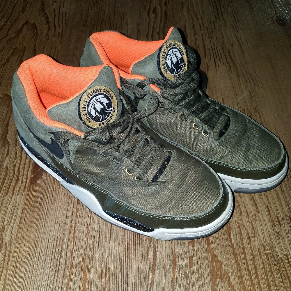 | Nike | 1315 flight squad shoes